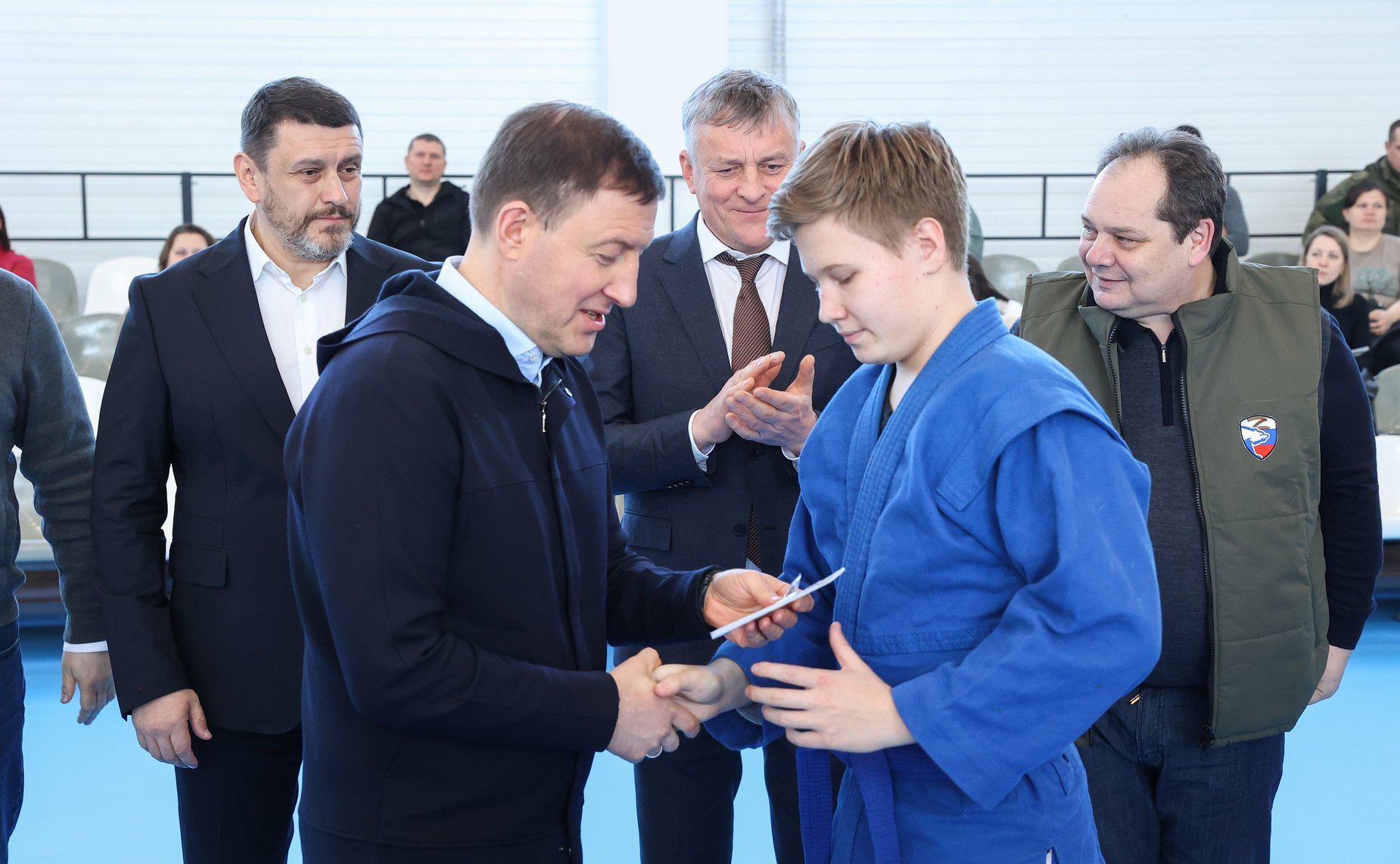 В Еврейской автономной области первый заместитель Председателя СФ Андрей Турчак с губернатором Ростиславом Гольдштейном посетили ФОК «Воин»