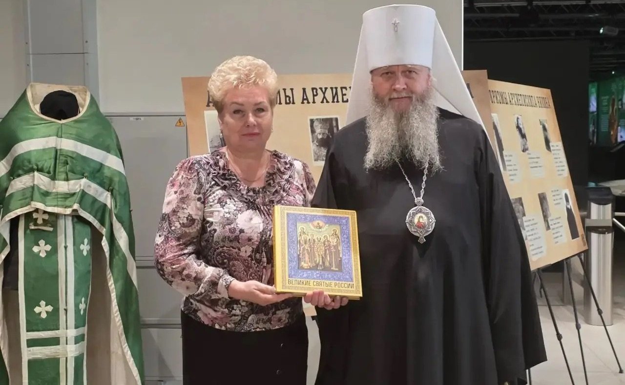 Ольга Бас посетила в ЛНР выставку, посвященную первому архиерею Луганщины – архиепископу Никону