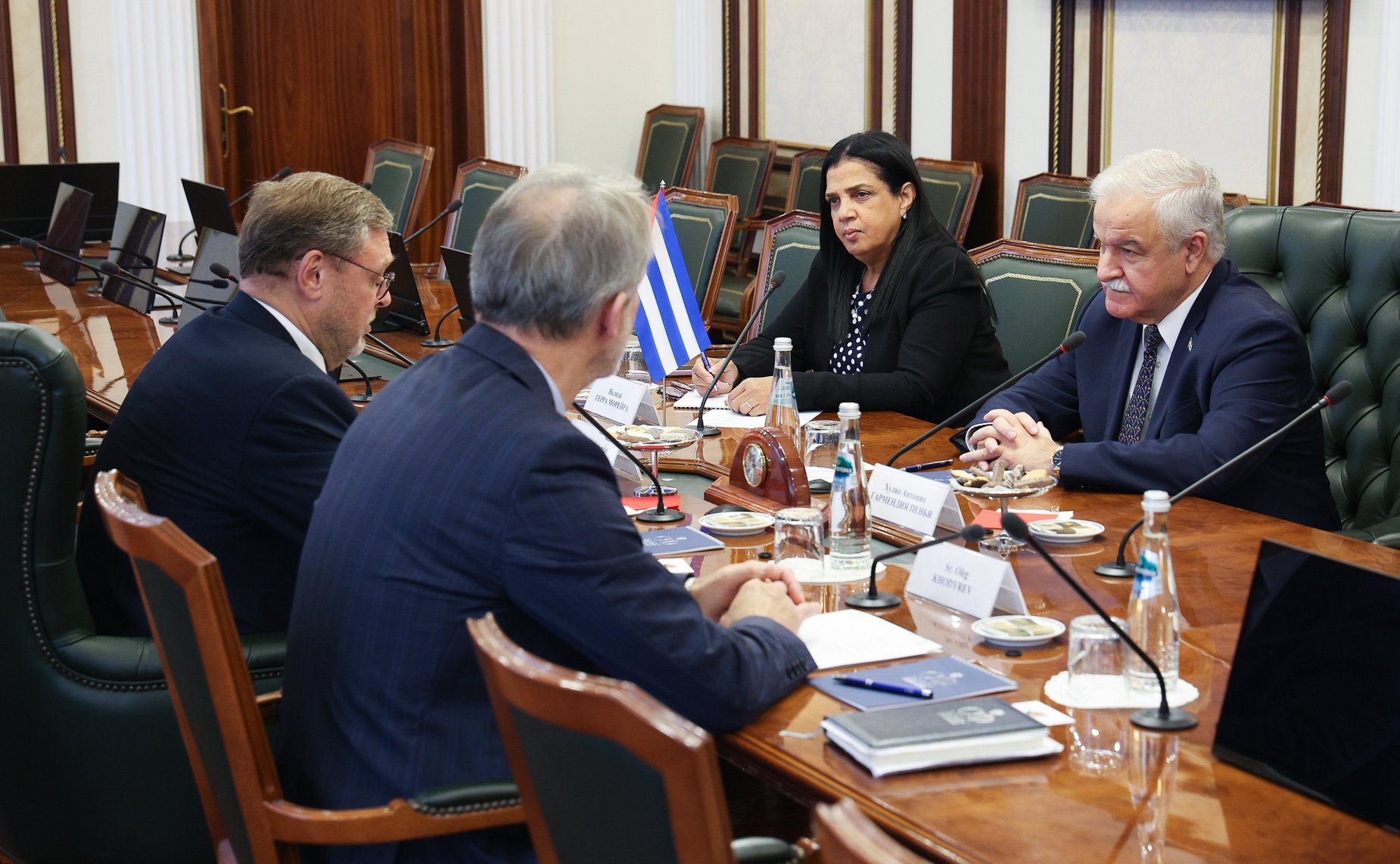 Встреча заместителя Председателя Совета Федерации Константина Косачева с Чрезвычайным и Полномочным Послом Республики Куба в РФ Хулио Антонио Гармендией Пеньей