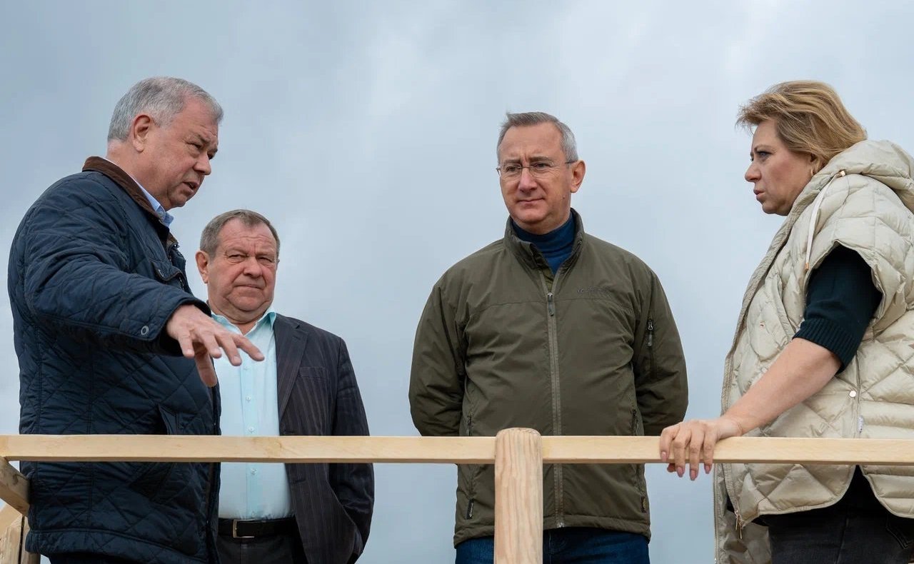 Анатолий Артамонов в селе Пеневичи Хвастовичского района Калужской области принял участие в торжественном открытии нового современного животноводческого комплекса