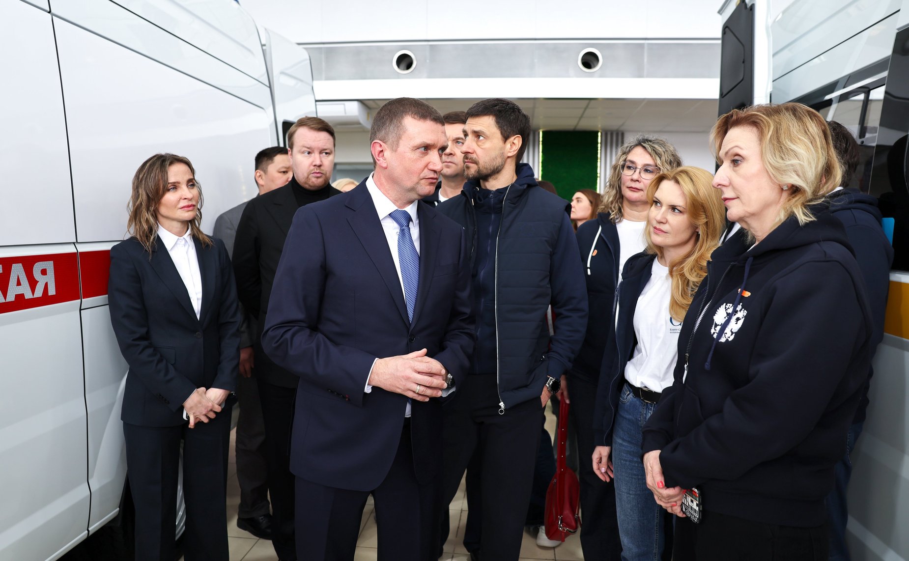 Сенаторы посетили компанию «Луидор» и ознакомились с производимыми на предприятием специальным транспортом социальной инфраструктуры