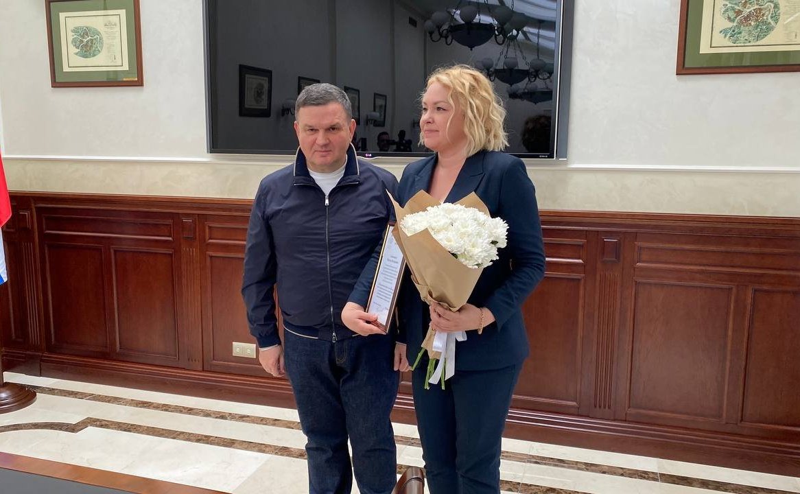 Сергей Перминов в ходе работы в регионе вручил награды Совета Федерации за вклад в поддержку героев специальной военной операции и увековечение памяти погибших при защите Отечества