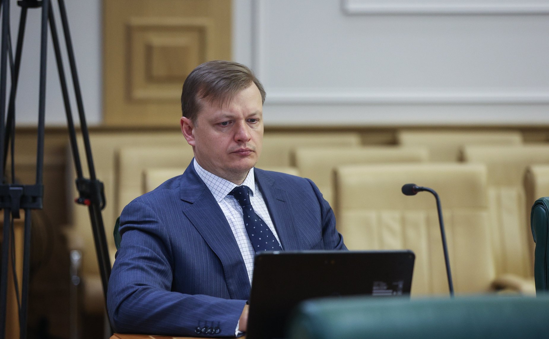 В Совете Федерации состоялся «открытый диалог» с руководителем Федеральной службы по контролю за алкогольным и табачным рынками