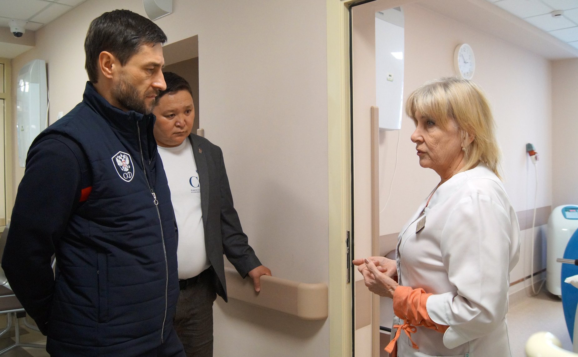 Сенаторы посетили госпиталь для ветеранов войн