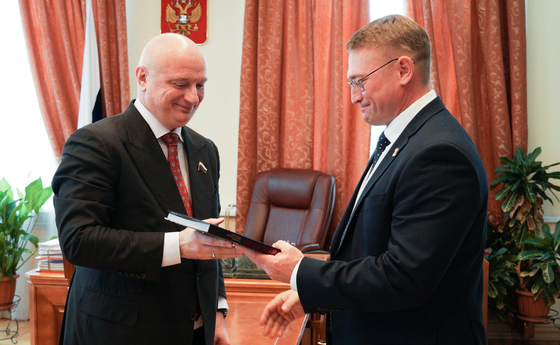 Андрей Клишас и Наталья Кувшинова встретились с председателем Алтайского краевого суда Эдуардом Ермаковым