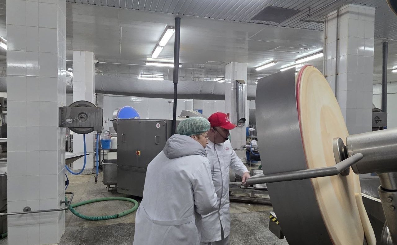 Ольга Бас в ходе региональной поездки посетила одно из самых знаковых предприятий региона ‒ ООО «Луганский мясокомбинат»