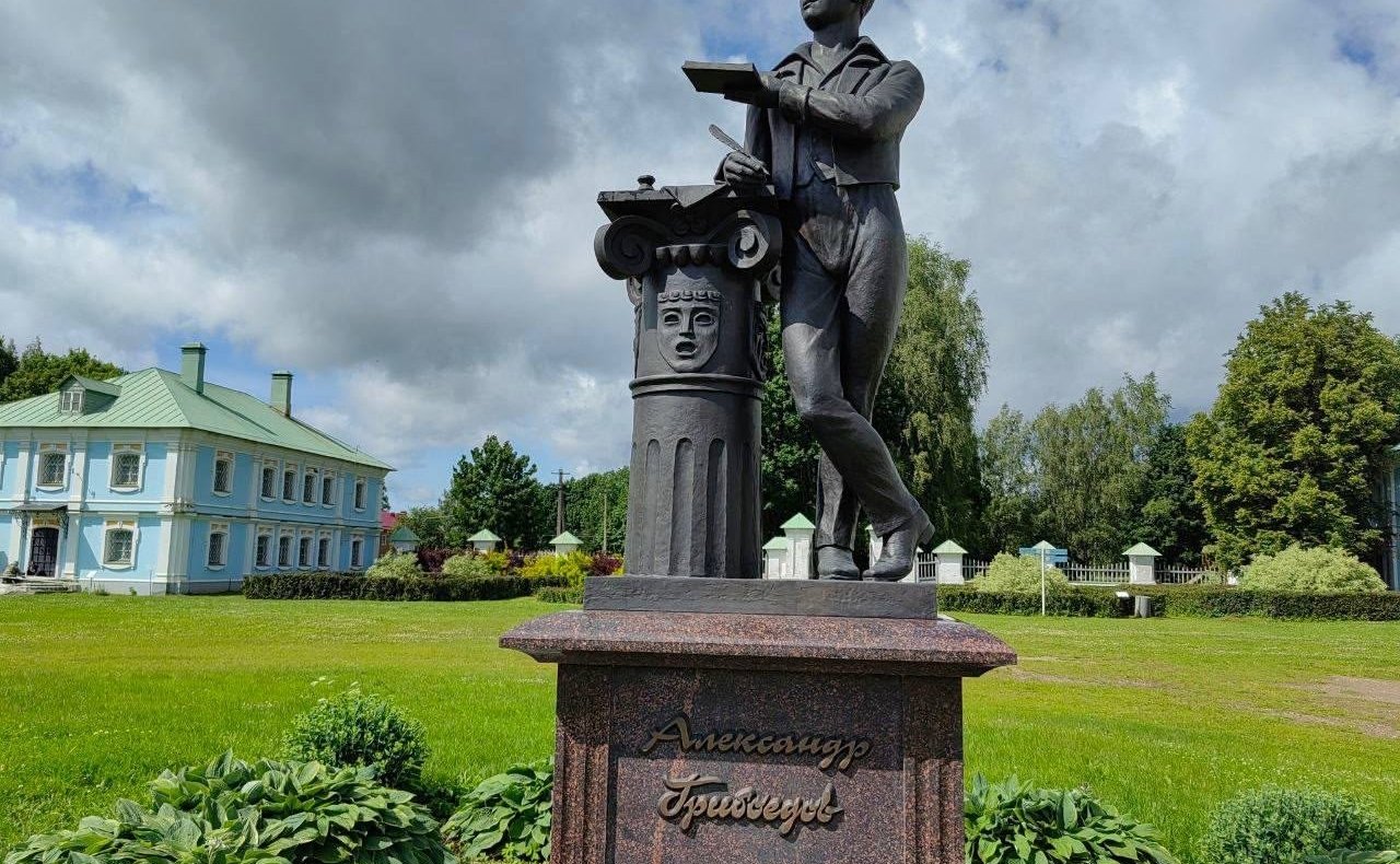 Артем Малащенков окажет содействие в сохранении старинного здания на территории усадьбы А.С. Грибоедова