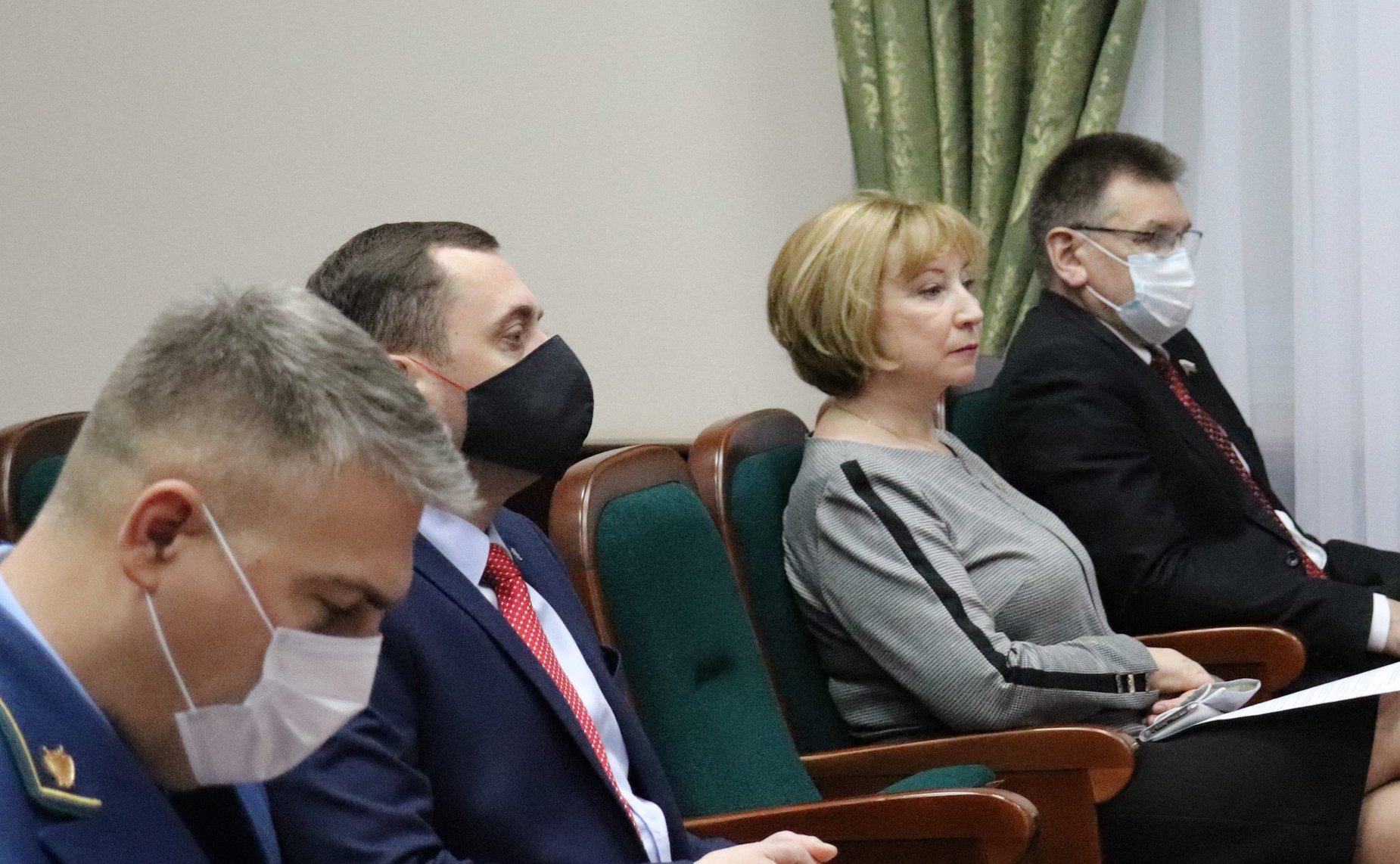 Римма Галушина в ходе работы в регионе приняла участие в 33-й сессии регионального парламента