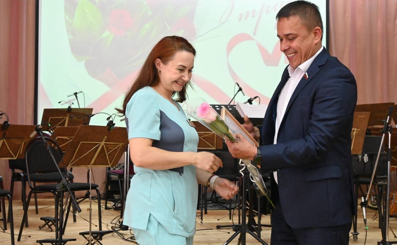 Айрат Гибатдинов поздравил медиков с приближающимся Днем медицинского работника