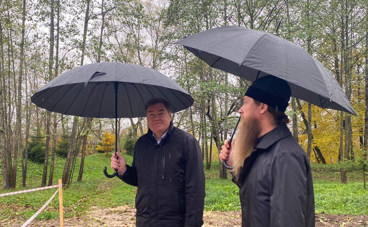 Александр Савин посетил Святой источник и купель в Оптиной пустыни