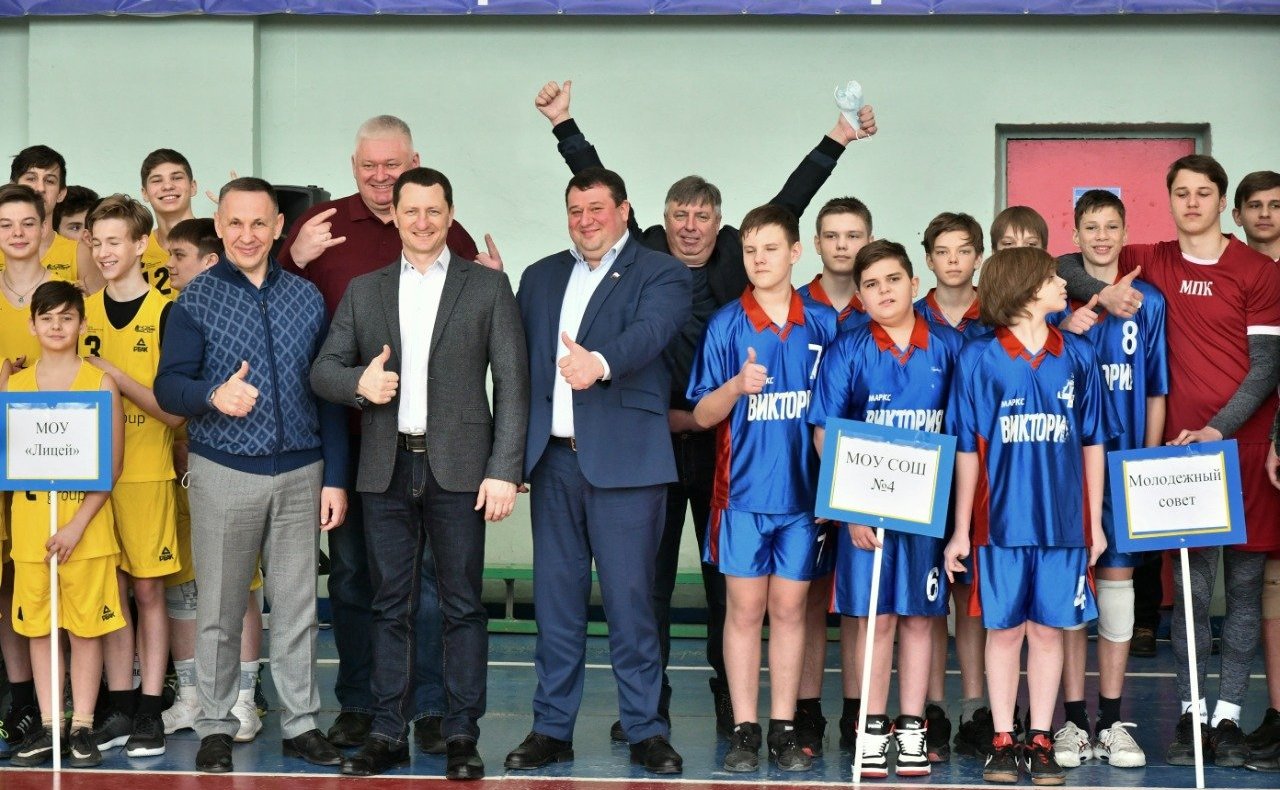 Олег Алексеев поприветствовал участников турнира по волейболу среди молодёжных команд на призы Молодежного парламента при Саратовской областной Думе