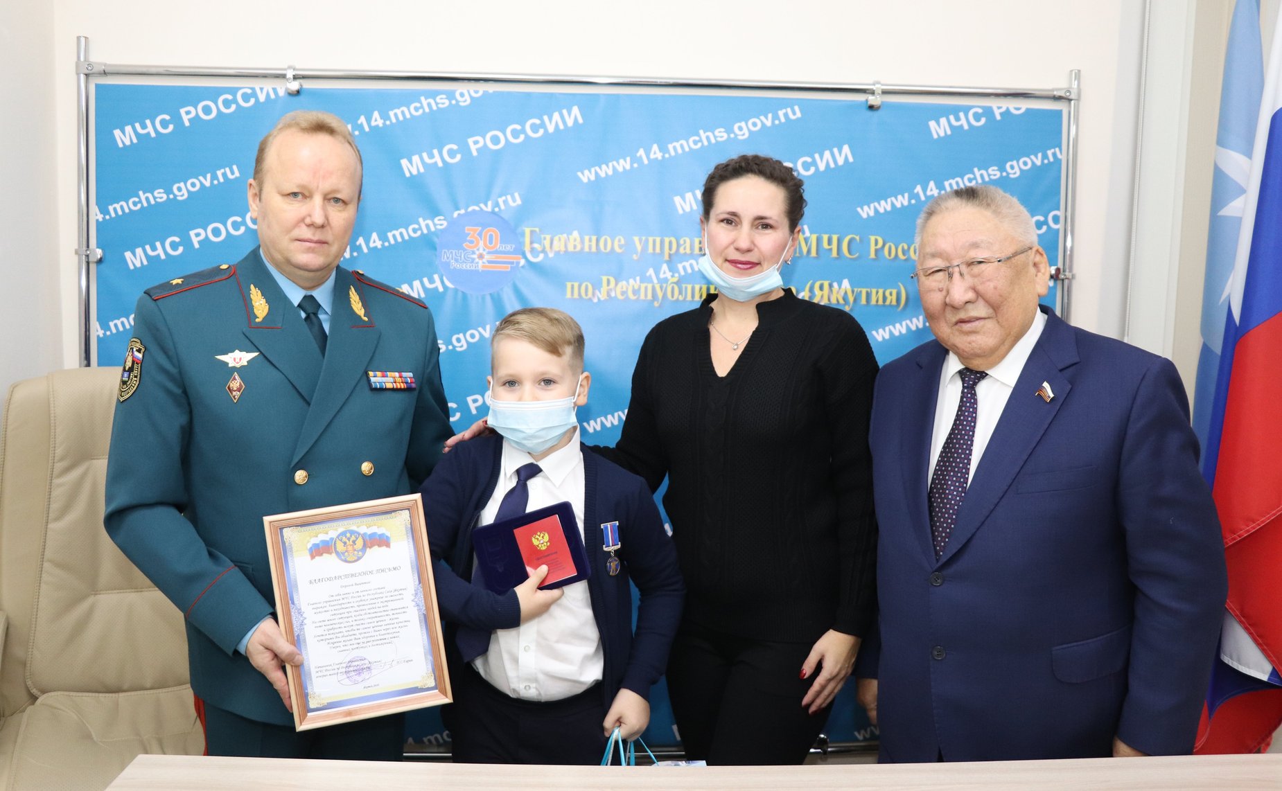 Егор Борисов вручили детям-героям памятные медали Совета Федерации «За проявленное мужество»