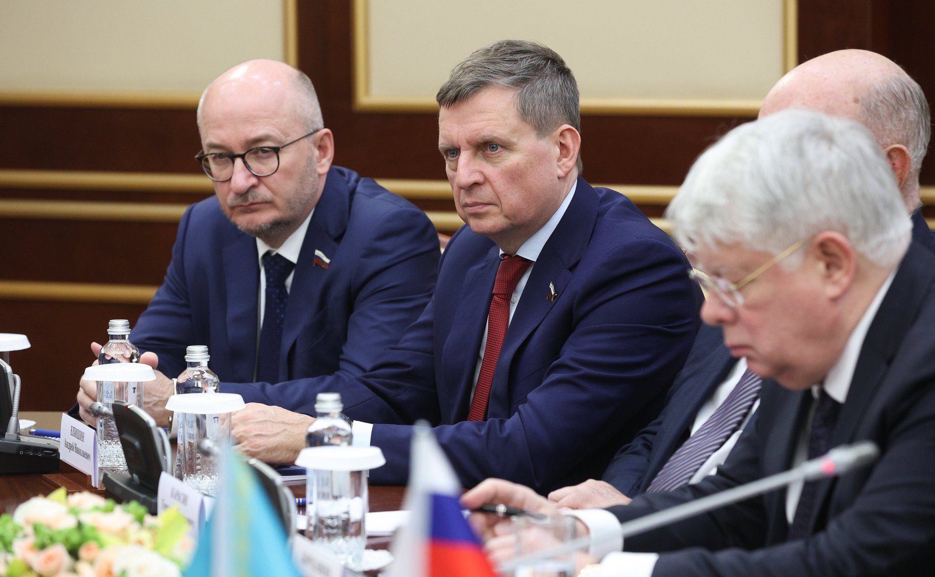 Валентина Матвиенко в рамках официального визита в Астану встретилась с Председателем Мажилиса Парламента Республики Казахстан Ерланом Кошановым