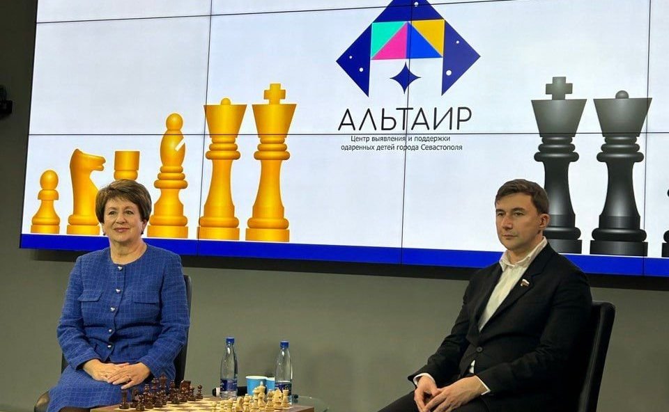 Екатерина Алтабаева и Сергей Карякин провели встречу с воспитанниками Малой академии наук в Севастополе