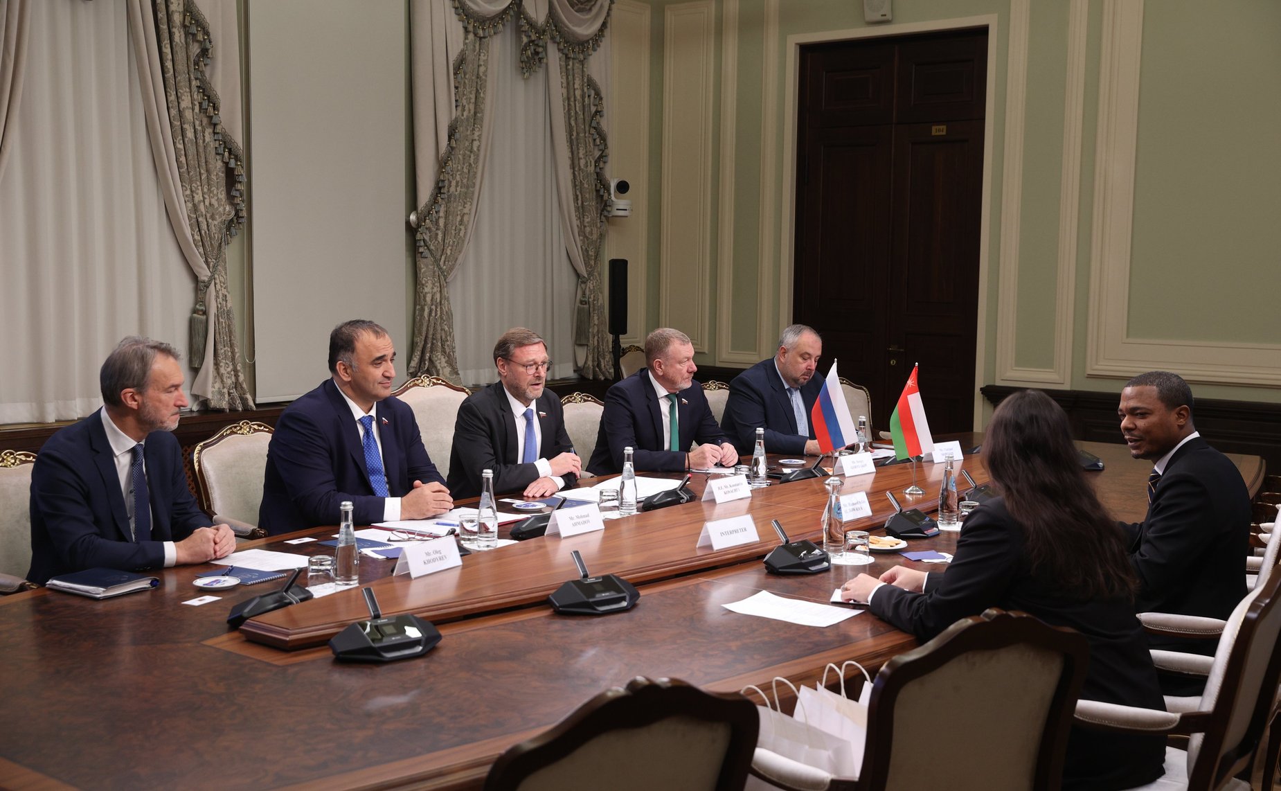Встреча заместителя Председателя Совета Федерации Константина Косачева с Чрезвычайным и Полномочным Послом Султаната Оман в РФ Хамудом Салимом Абдуллой Аль Тувайхом