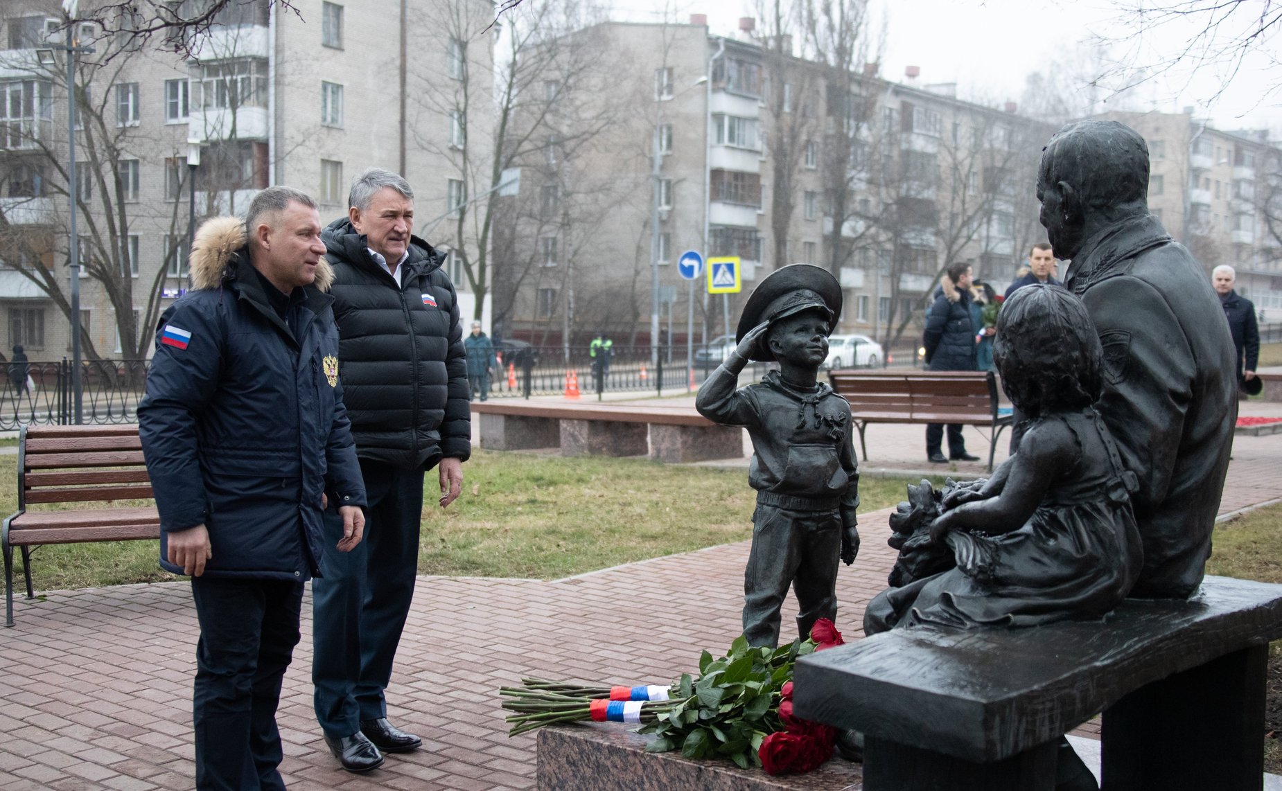 памятник спасателям и пожарным в москве