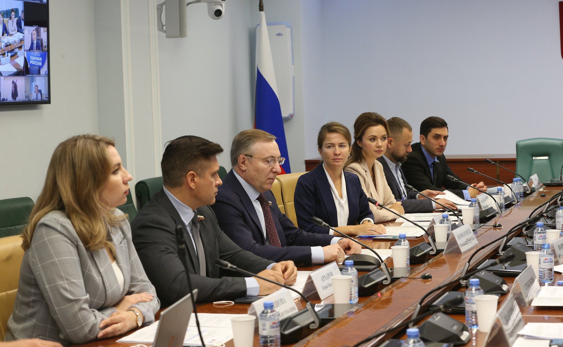 Заседание «круглого стола» с участием членов Палаты молодых законодателей