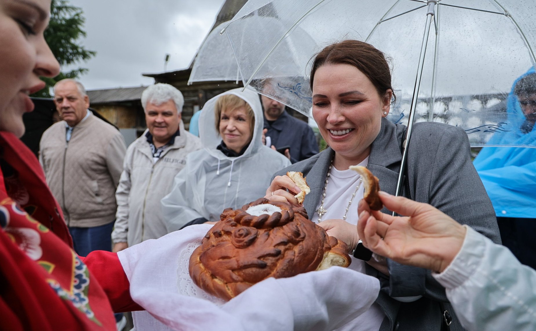 Сенаторы посетили музей деревянного зодчества «Малые Корелы»