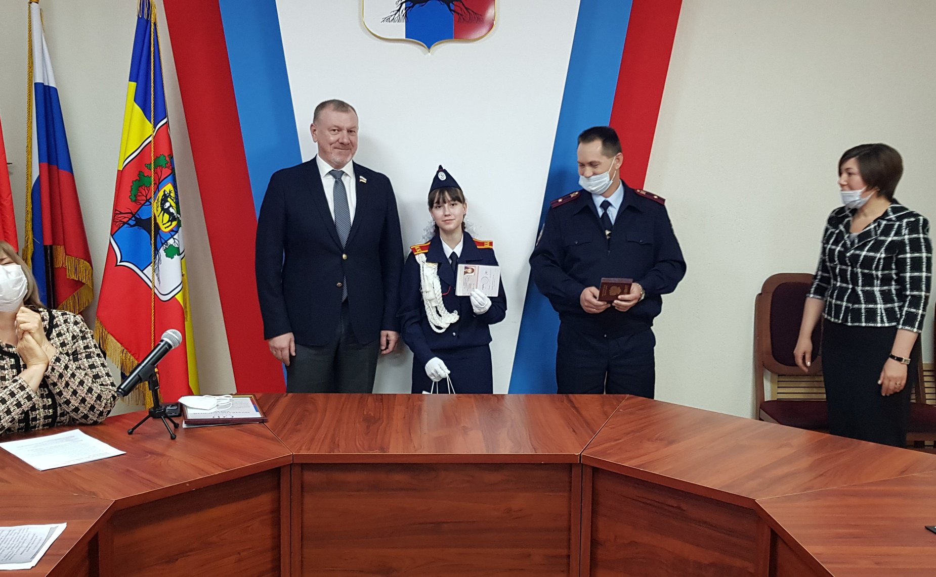 Сергей Горняков принял участие торжественной церемонии вручения паспортов гражданина России учащимся общеобразовательных школ города Урюпинска