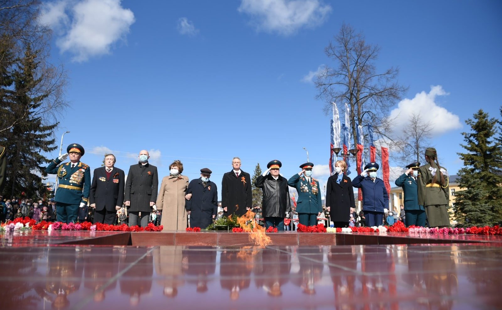 Александр Ракитин в ходе рабочей поездки в регион принял участие в торжественной церемонии открытия памятника работникам органов прокуратуры Республики – ветеранам Великой Отечественный войны