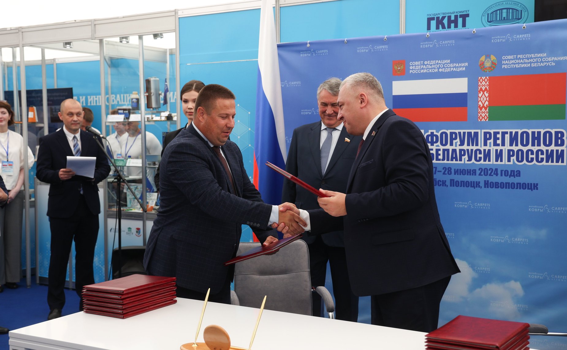 В присутствии заместителя Председателя СФ и заместителя Председателя Совета Республики было подписано 7 соглашений между областями Республики Беларусь и субъектами РФ
