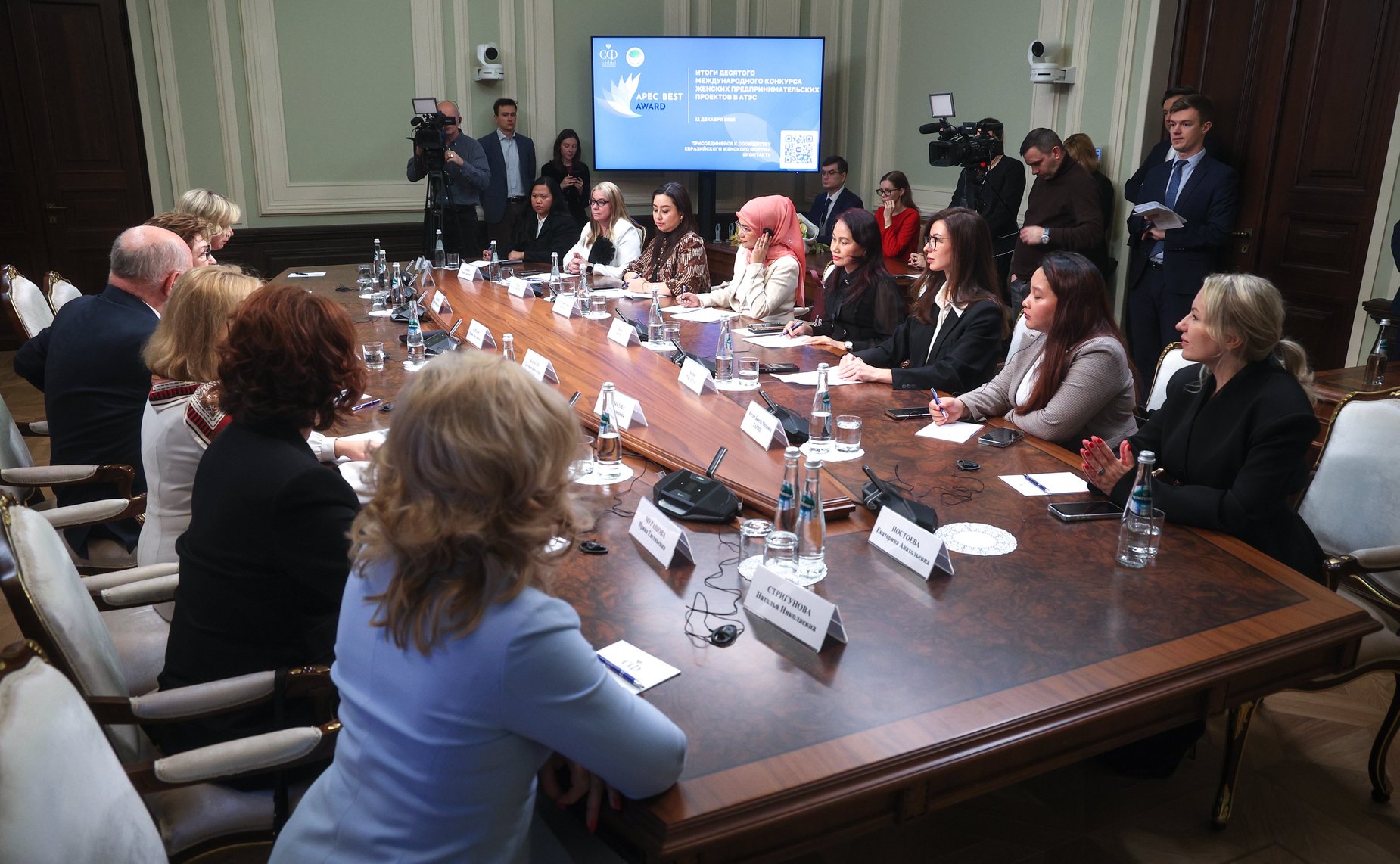 Совещание «Итоги десятого Международного конкурса женских предпринимательских проектов в АТЭС»