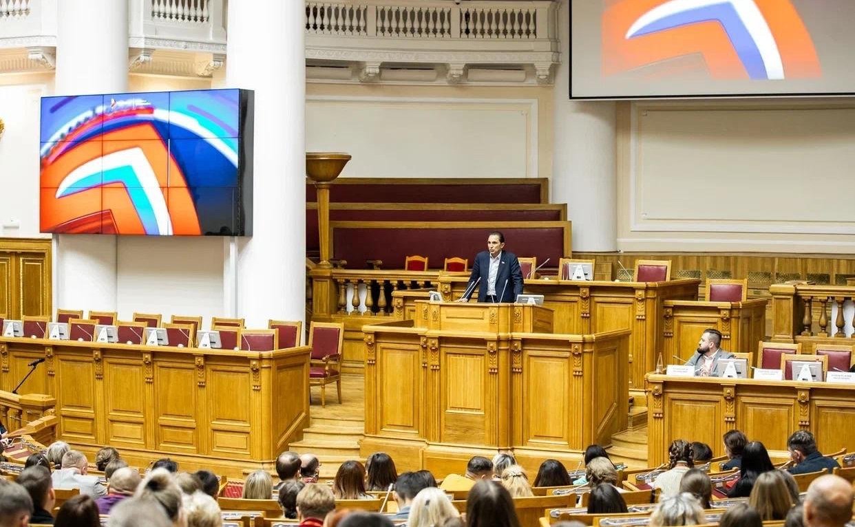 Андрей Хапочкин на Всероссийском форуме «Патриот» в Санкт-Петербурге выступил на тему патриотического воспитания детей и молодежи