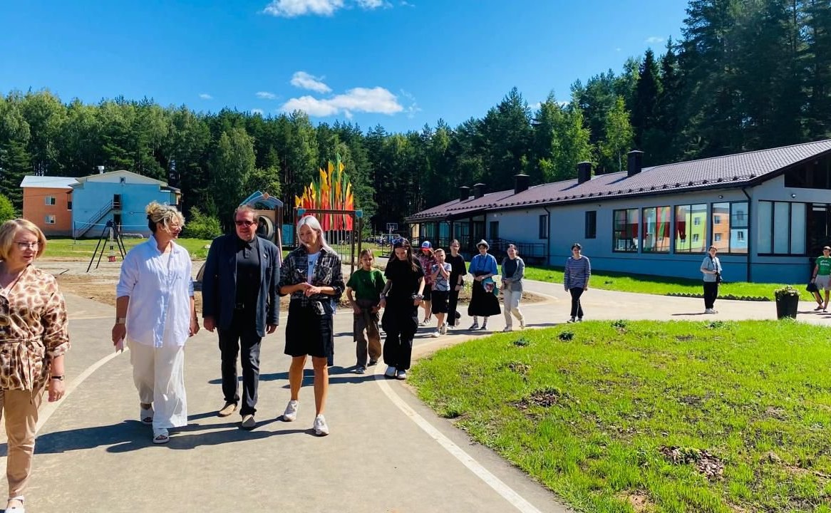 Наталия Косихина и Александр Русаков ознакомились с условиями размещения детей в оздоровительных лагерях Ярославской области