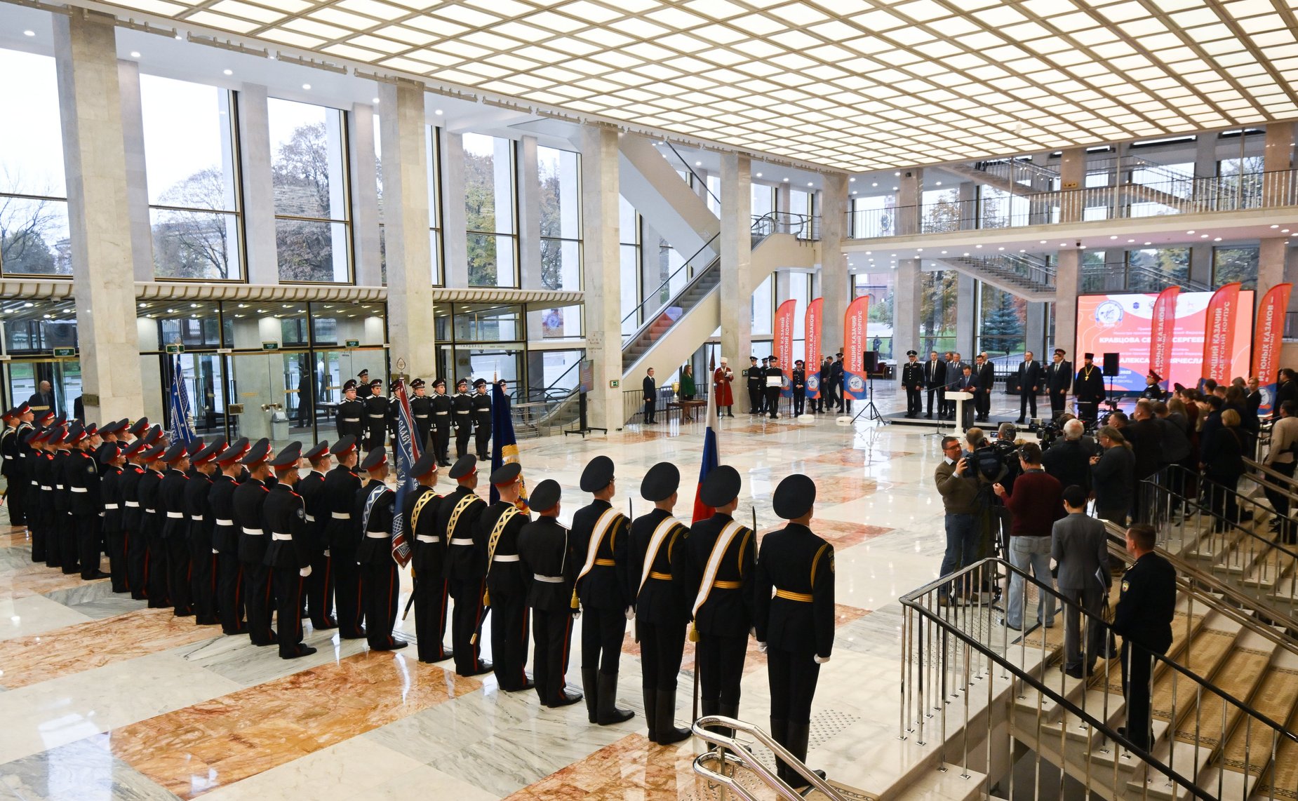 Торжественная церемония вручения переходящего знамени Президента РФ победителю смотр-конкурса на звание «Лучший казачий кадетский корпус»