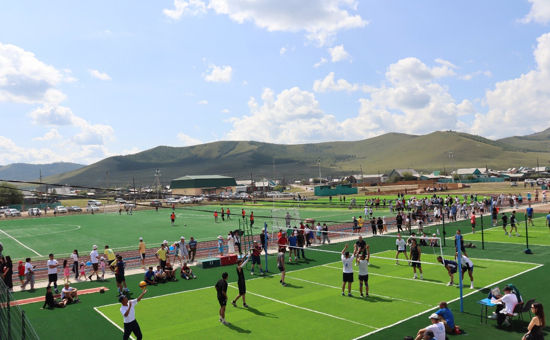 Баир Жамсуев принял участие в открытии стадиона после капитального ремонта в селе Дульдурга Забайкальского края