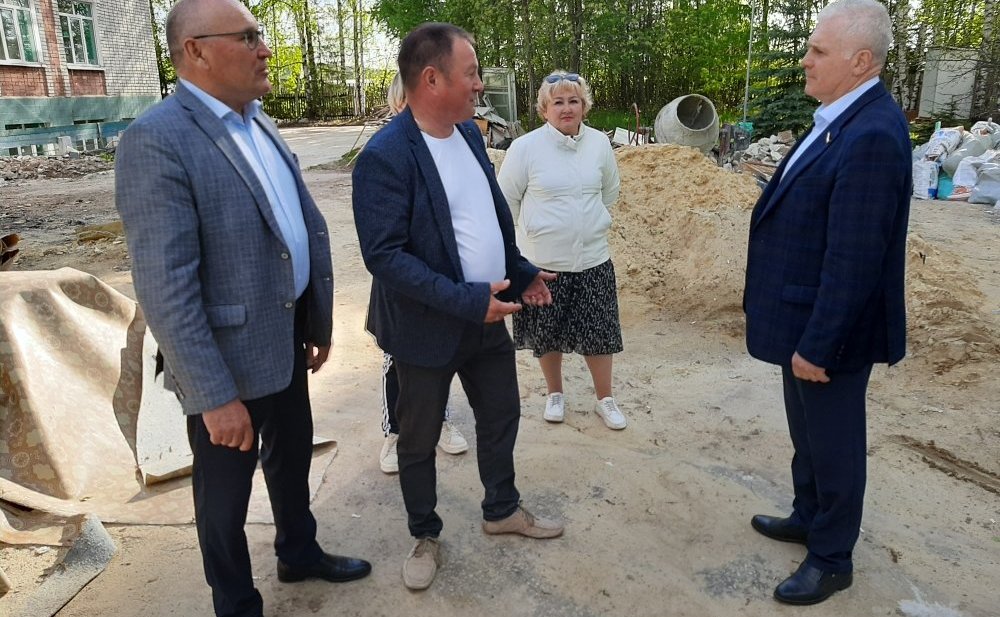 Сергей Мартынов в ходе поездки в регион посетил ряд школ и проверил их готовность к новому учебному году