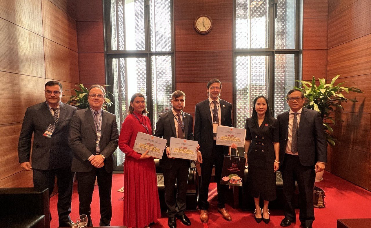 Встреча сенаторов РФ с членами Национального собрания Вьетнама во главе с заместителем председателя экономической комиссии Нацсобрания Вьетнама, заместителем председателя парламентской группы Вьетнам-Россия Доан Тхи Тхань Май