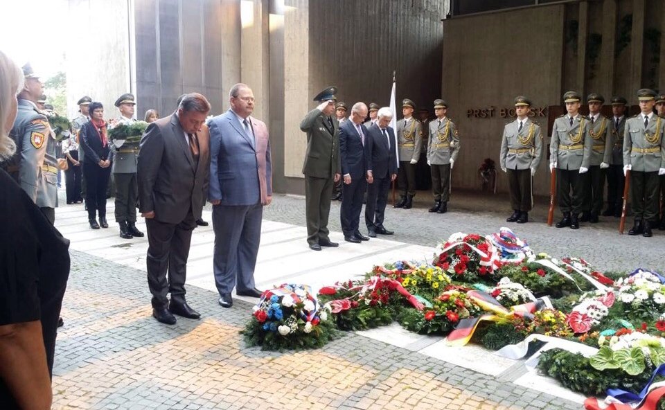 О. Мельниченко и В. Тимченко приняли участие в торжественной церемонии в городе Банска-Быстрица, посвященной 74-й годовщине Словацкого национального восстания и возложили венки к Мемориалу
