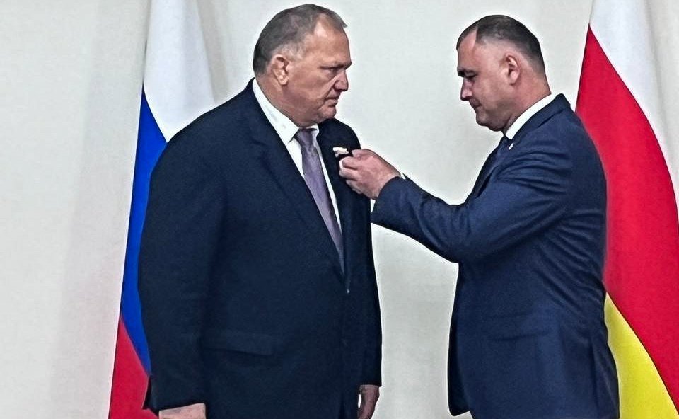 Делегации Совета Федерации приняла участие в праздничных мероприятиях по случаю 15- летия признания независимости Республики Южная Осетия