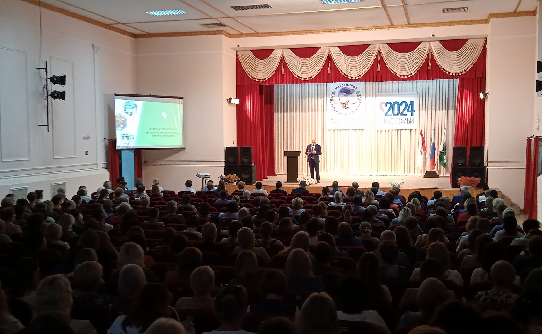 Сергей Мартынов принял участие во встрече с педагогами и депутатским корпусом Сернурского района