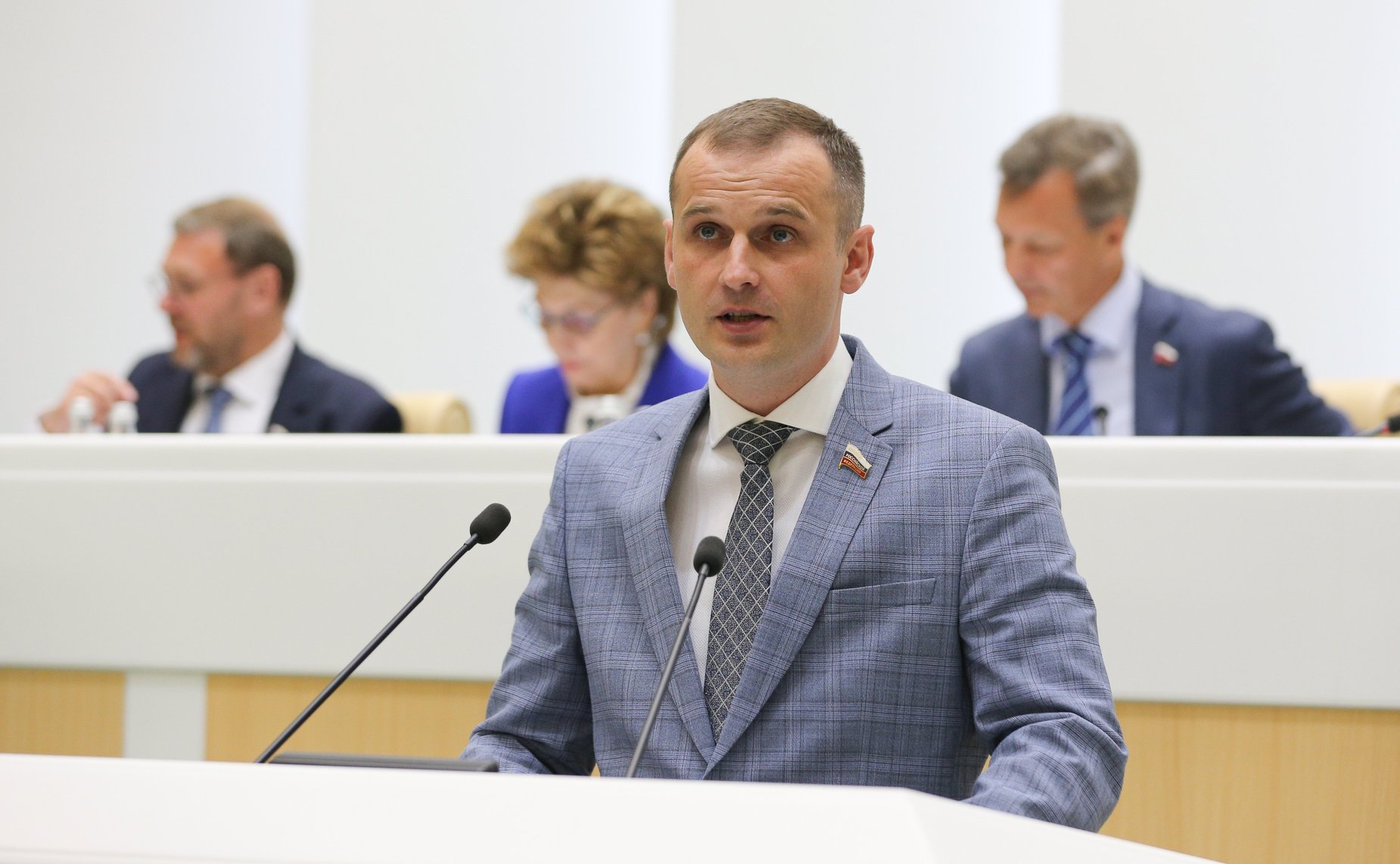 Сергей Леонов