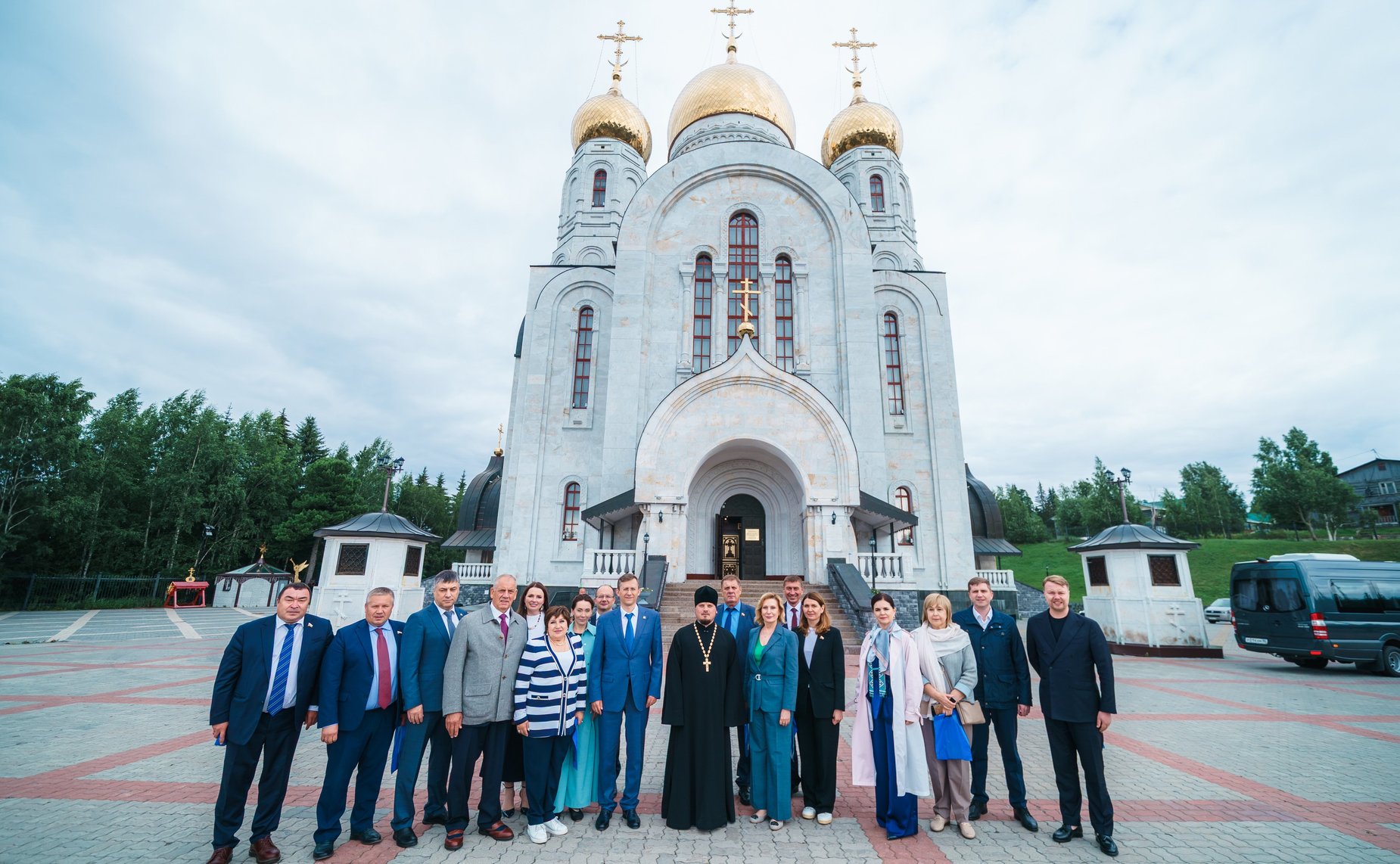 В рамках выездного заседания Комиссии СФ по развитию креативных (творческих) индустрий и народных художественных промыслов в России сенаторы посетили культурно-просветительные и социальные объекты