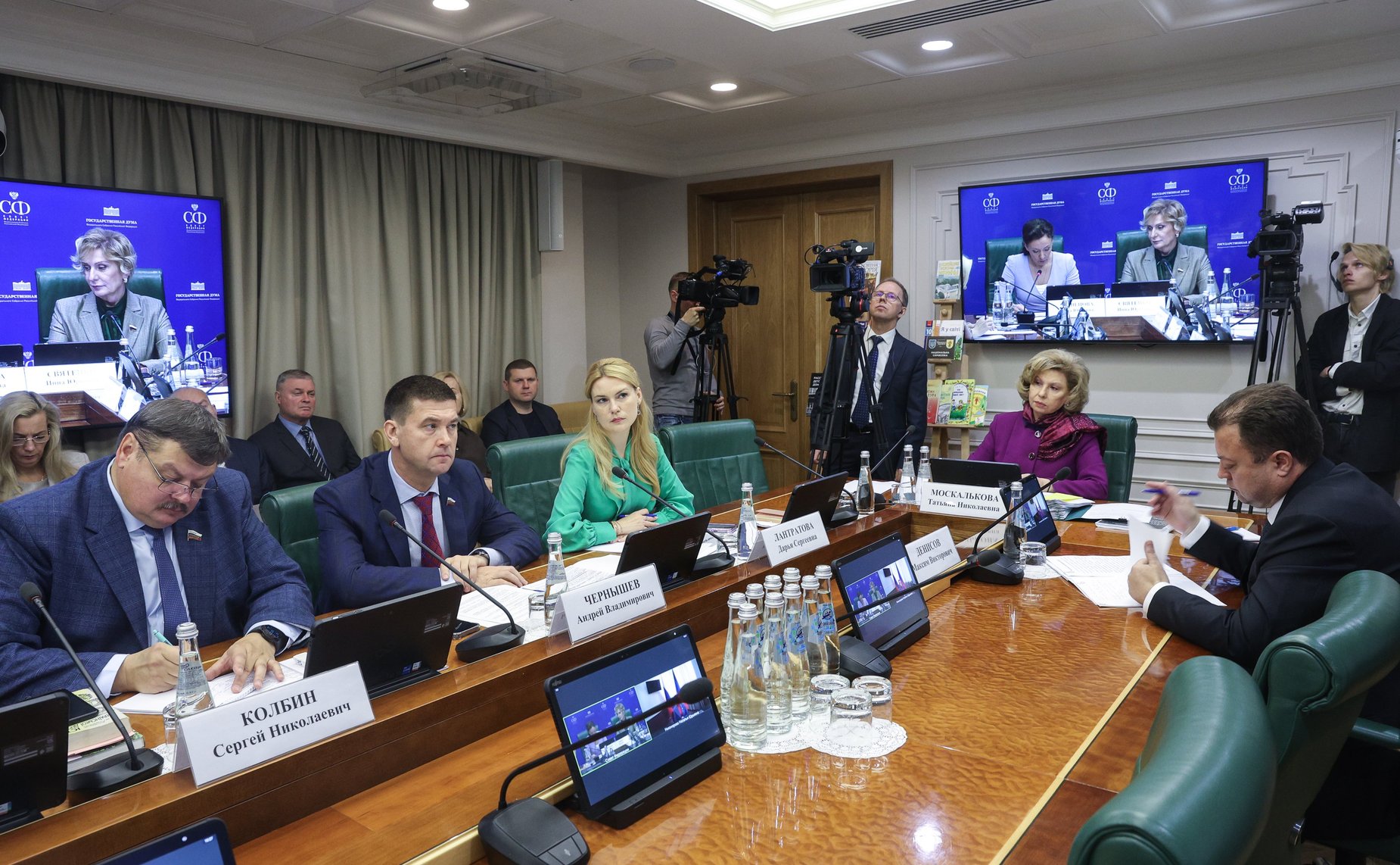 Заседание парламентской комиссии по расследованию преступных действий в отношении несовершеннолетних со стороны киевского режима