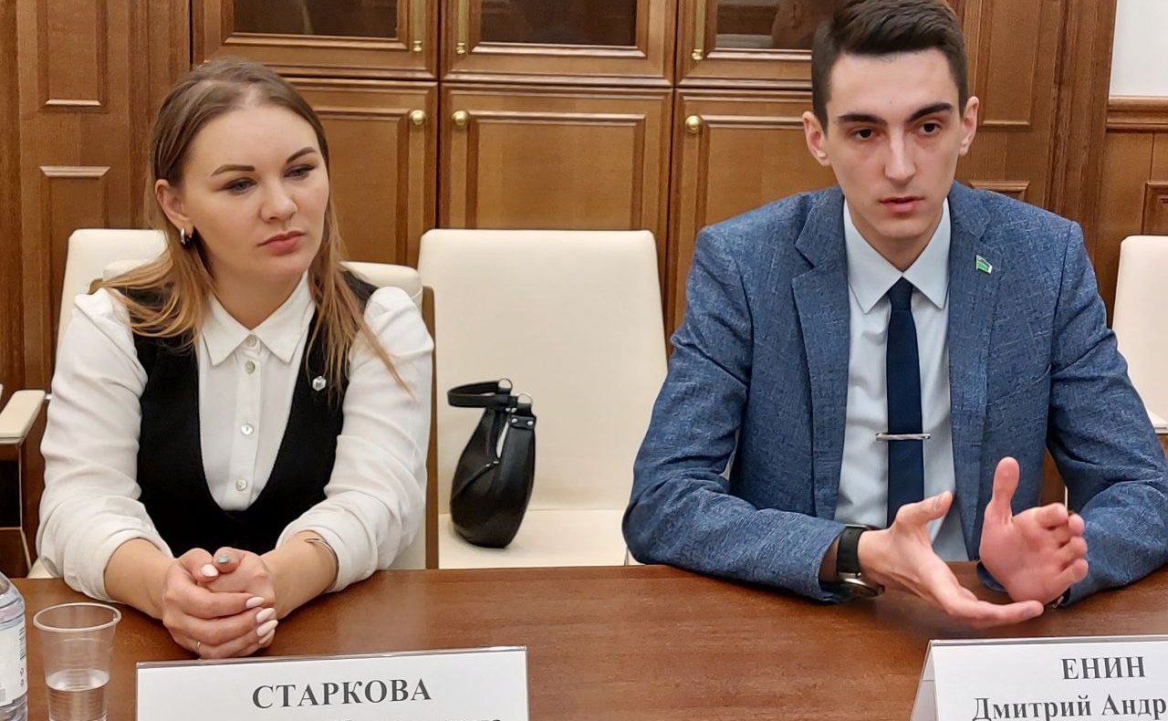 Александр Новьюхов провел в Совете Федерации рабочую встречу с представителями Молодежного парламента при региональной Думе