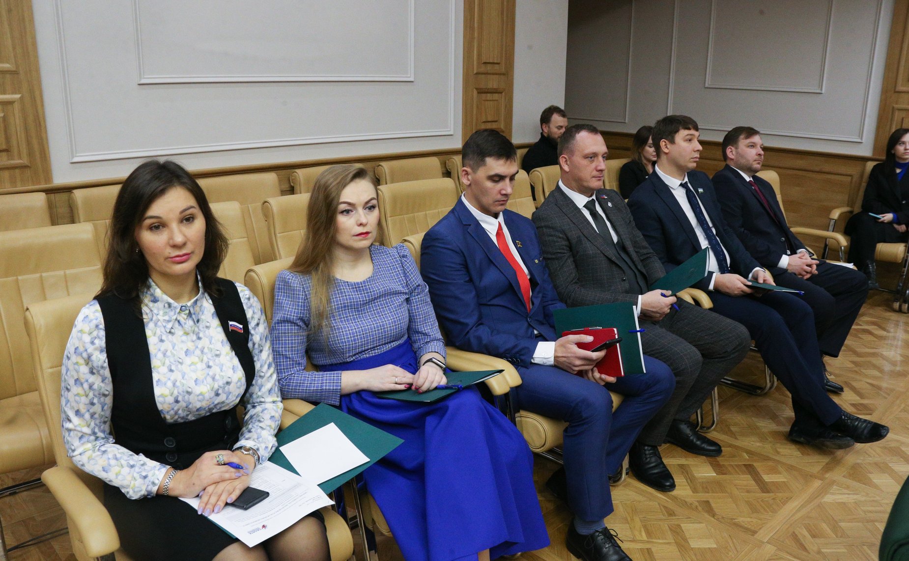 Первый заместитель председателя Комитета СФ по социальной политике Александр Варфоломеев провел встречу молодых парламентариев на тему «Время созидать. Молодежь как основа нового мира»