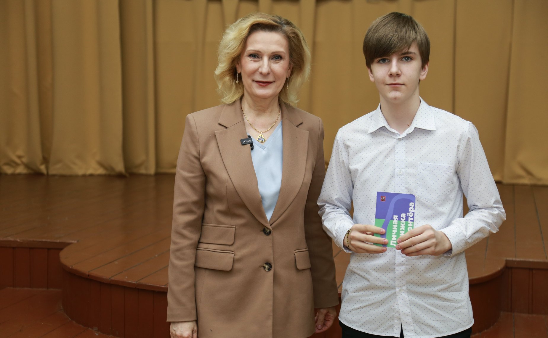Заместитель Председателя Совета Федерации Инна Святенко провела для старшеклассников школы № 2087 «Открытие» урок «Разговор о важном»