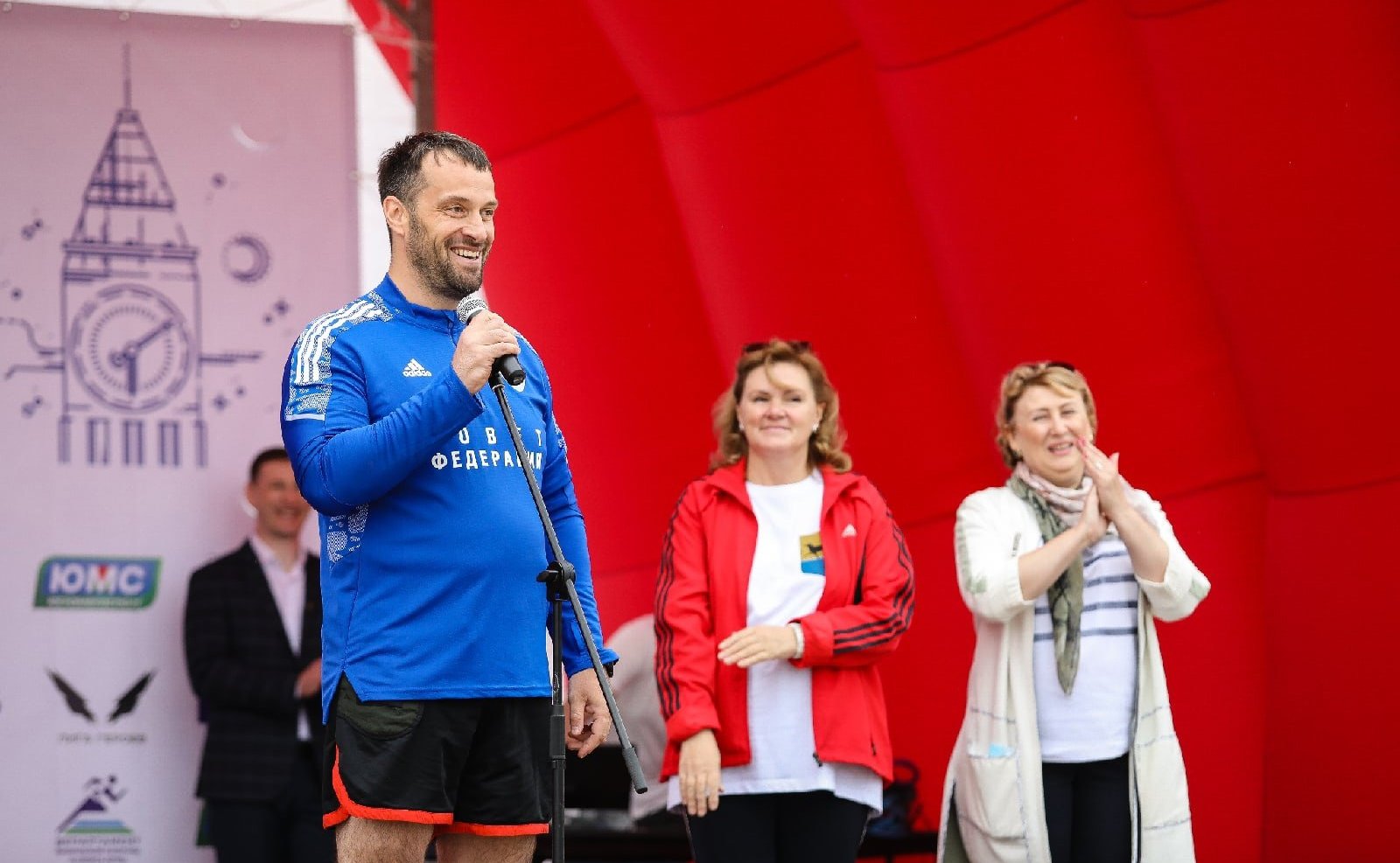 Эдуард Исаков в рамках рабочей поездки в регион стал участником всероссийского полумарафона «Забег.рф» в городе Сургуте