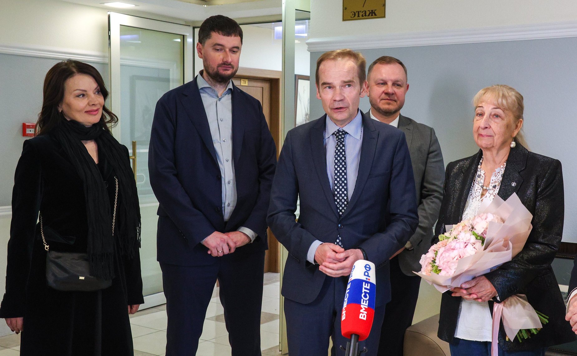 Торжественное открытие выставки Народного художника РФ Людмилы Юга «Нить времен. Подвиг Победы»