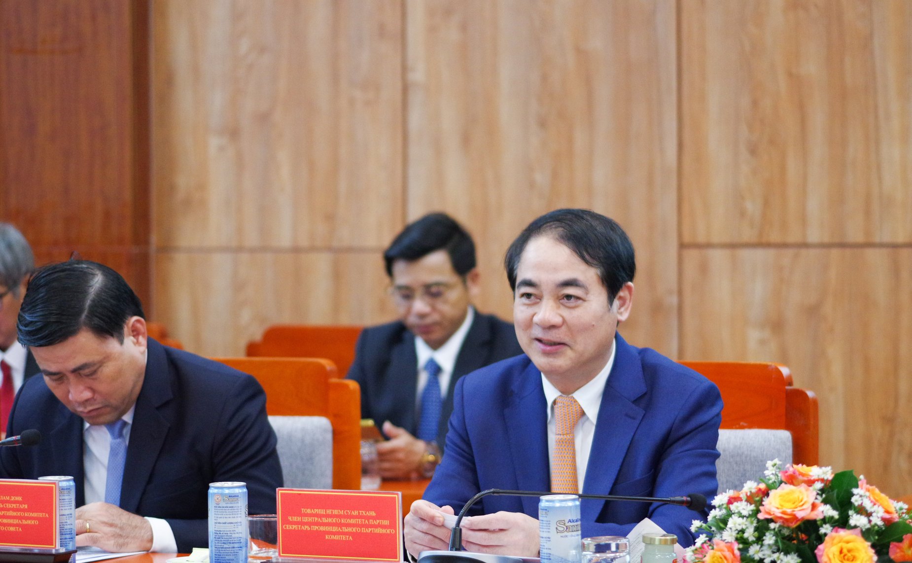 Делегация Совета Федерации во главе с первым заместителем Председателя СФ Андреем Яцкиным в рамках визита во Вьетнам встретились с руководством Народного комитета провинции Кханьхоа