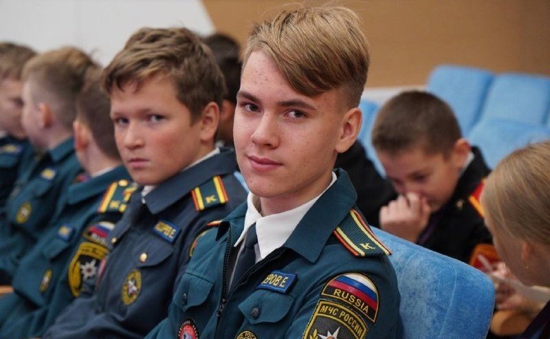 Юрий Воробьев встретился с участниками первой федеральной профориентационной смены «ZA безопасность!»