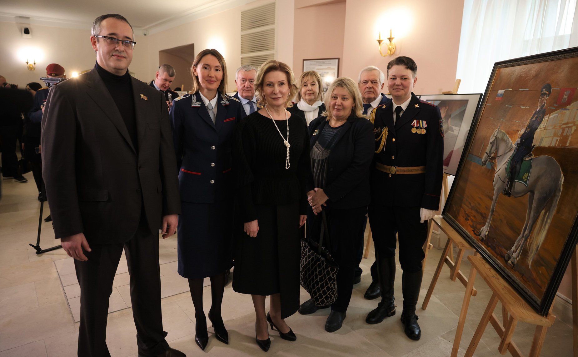 Инна Святенко в преддверии Дня защитника Отечества открыла в Московской городской Думе фотовыставку «Женщины в погонах»