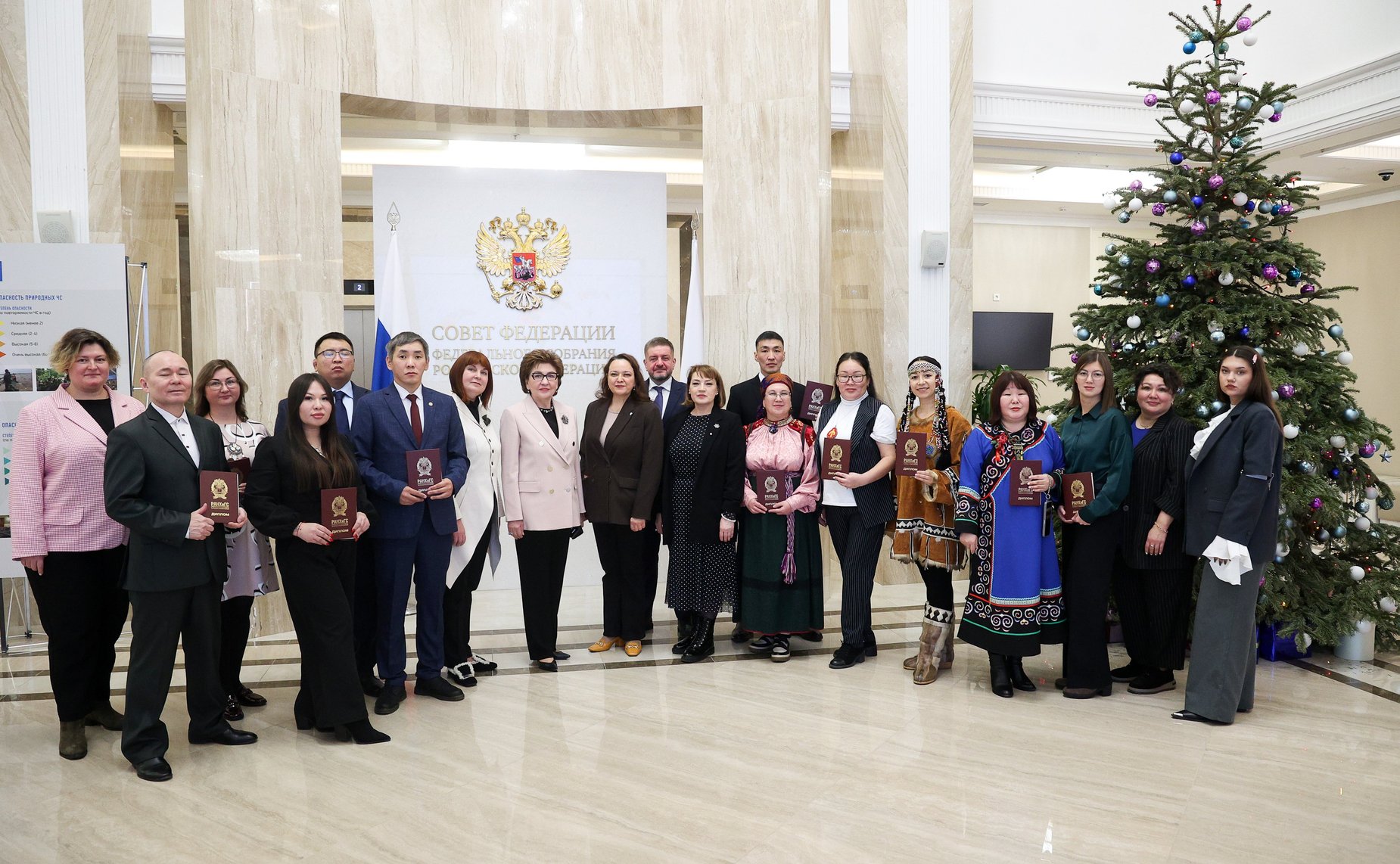 В Совете Федерации состоялась торжественная церемония вручения дипломов выпускникам образовательной программы «Актуальные проблемы и эффективные практики устойчивого развития коренных малочисленных народов Севера, Сибири и Дальнего Востока РФ»