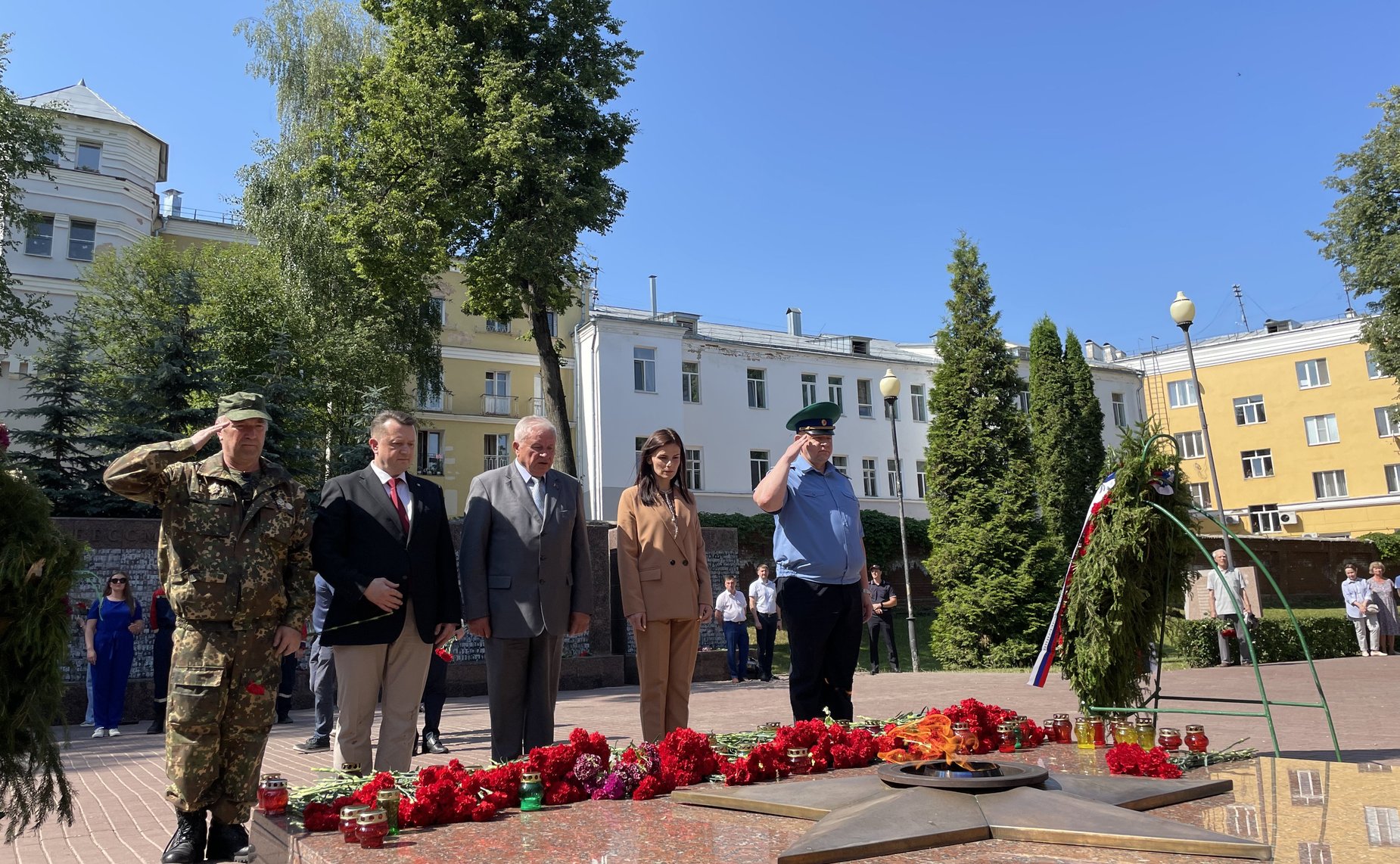 В городе-герое Смоленске Комитет Совета Федерации по Регламенту и организации парламентской деятельности организовал участие сенаторов РФ в Акции Памяти и круглый стол на тему «Победа многонациональна»