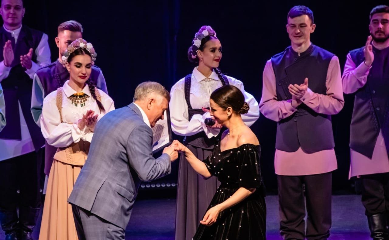 Сергей Михайлов поздравил театр песни и танца «Забайкалье» с 20-летним юбилеем