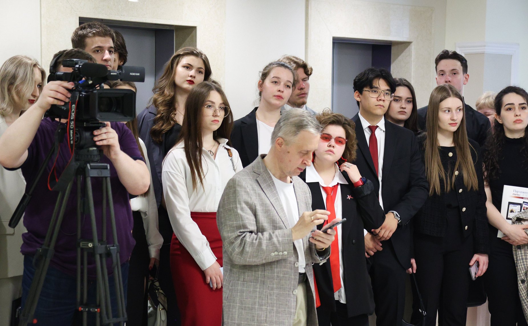 Открытие выставки «Новая реальность глазами юных строителей будущей России»